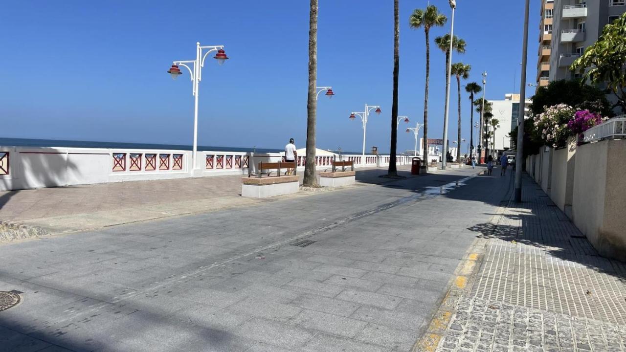 Piso De Lujo En Primera Linea De Playa Y Garaje Cádiz Kültér fotó